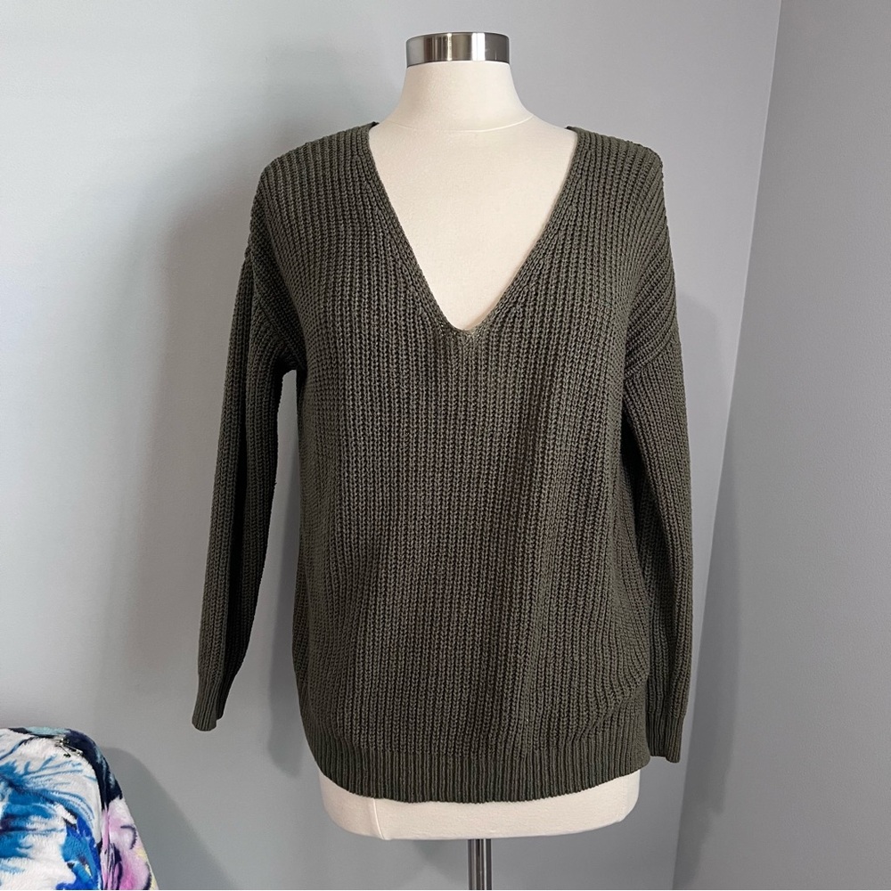 Forever 21 S Green Ribbed Knit Dropped Shoulder V-Neckline Sweater